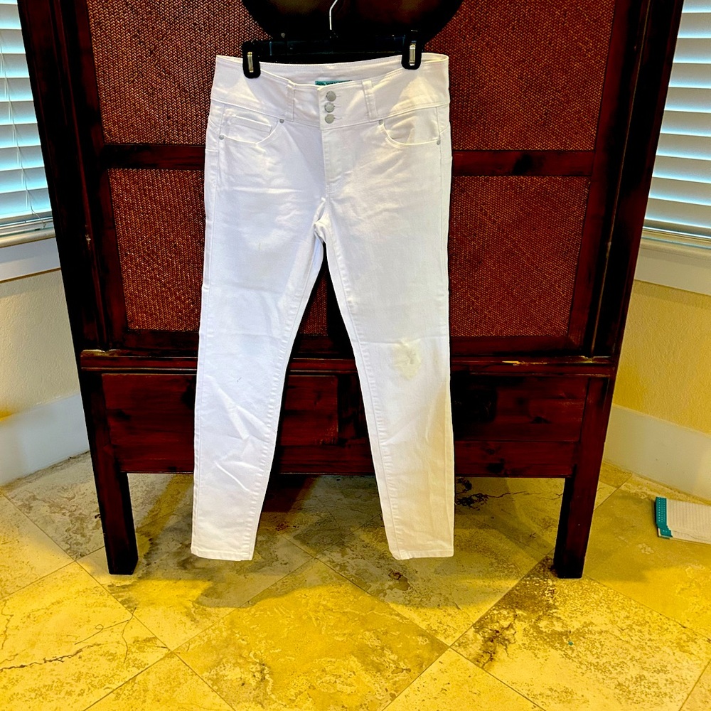 Brand new White straight legged Jean with silver buttons on front s size 11